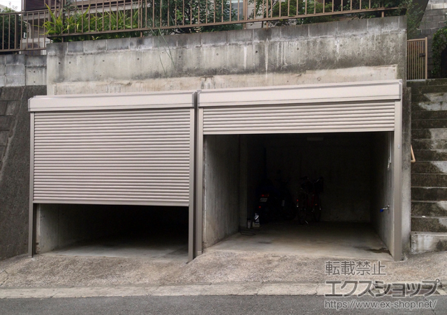 神奈川県横浜市のLIXIL リクシル（トステム）のガレージシャッター ガレージシャッタークワトロ 電動式 外部付タイプ 施工例