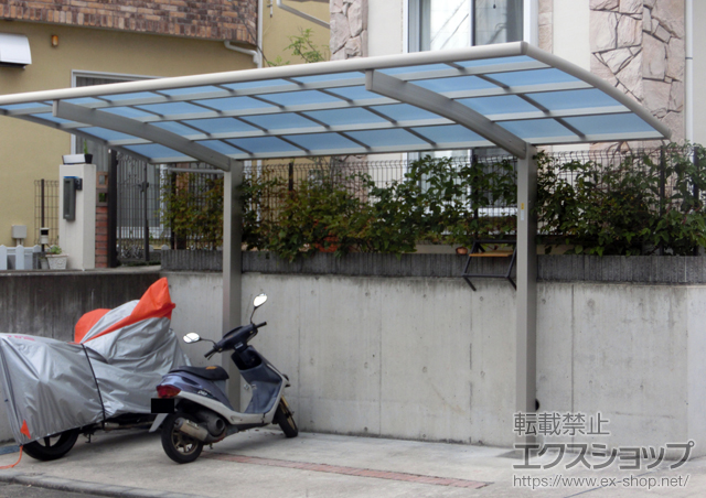 神奈川県横浜市ののカーポート レイナポートグラン　積雪〜20cm対応＋着脱式サポート 標準・ハイルーフ兼用（2本入り） 施工例