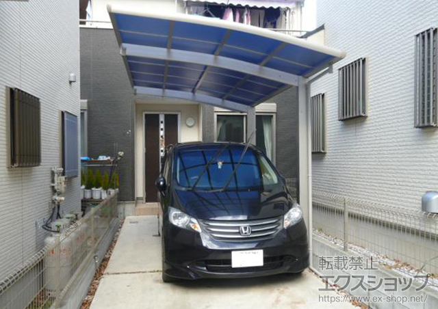 神奈川県横浜市ののカーポート レイナポートグラン　積雪〜20cm対応＋着脱式ｻﾎﾟｰﾄ 標準・ﾊｲﾙｰﾌ兼用 2本入り×1ｾｯﾄ 施工例