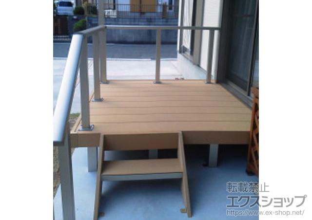 福岡県北九州市ののウッドデッキ リウッドデッキ 200＋リウッドステップ5型 新Sタイプ(2段)＋シンプルモダンデッキフェンス1型＜笠木のみタイプ＞＋ステップ補助用フェンス 施工例