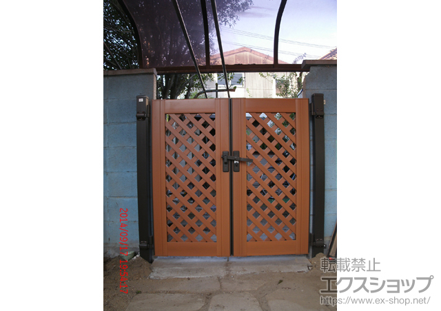 兵庫県加古川市のの門扉 ステイウッド門扉2型 両開き　75角門柱使用 施工例