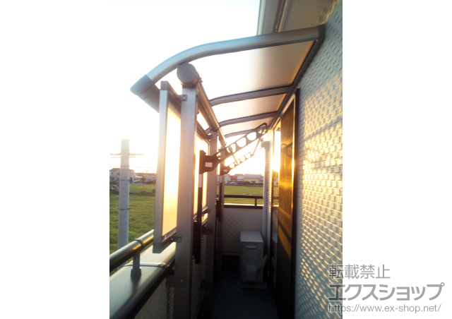 福岡県久留米市ののバルコニー・ベランダ屋根 ヴェクターテラス R型 屋根タイプ 単体 積雪〜20cm対応＋ヴェクターテラス R型用前面パネル 1段・柱奥行移動タイプ用 施工例