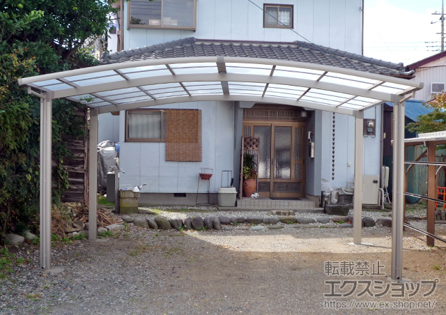 群馬県桐生市のLIXIL リクシル（トステム）のカーポート カーブポートシグマIII ワイド 積雪〜20cm対応 施工例