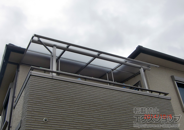 兵庫県伊丹市ののバルコニー・ベランダ屋根 ヴェクターテラス R型 屋根タイプ 単体 積雪〜20cm対応＋吊り下げ式物干し 標準 2本入 施工例