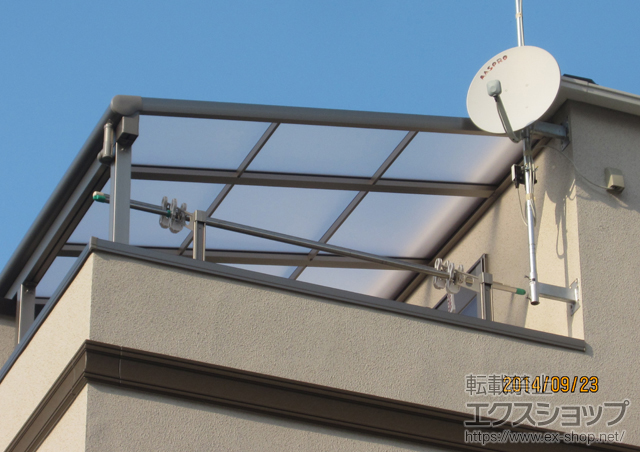 神奈川県川崎市のLIXIL リクシル（トステム）のバルコニー・ベランダ屋根 パワーアルファ F型 屋根タイプ 単体 積雪〜30cm対応 施工例