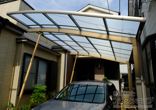 埼玉県さいたま市のLIXIL リクシル（トステム）のカーポート カーブポートシグマIII 積雪〜20cm対応 施工例