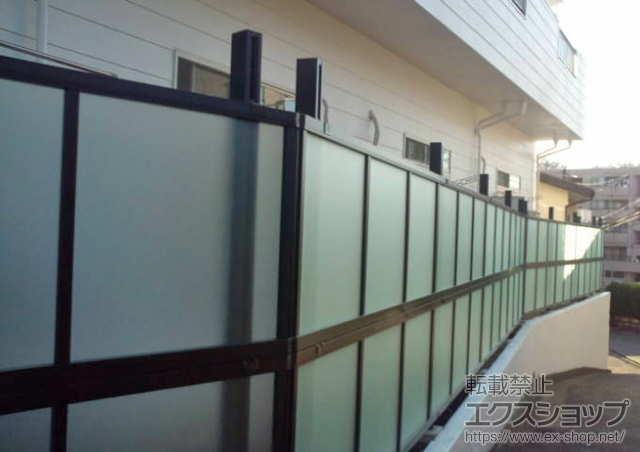 神奈川県横浜市ののフェンス・柵 ライシスフェンス P型 ポリカーボネート アルミ多段柱使用 施工例