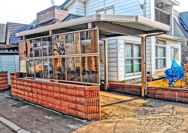 北海道札幌市のLIXIL リクシル（トステム）のカーポート テリオスポートIII 4500 角柱6本 積雪〜150cm対応＋サイドパネル(片側分)角柱6本用 施工例