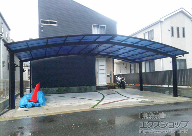 福岡県福岡市ののカーポート レイナトリプルポートグラン　積雪〜20cm対応＋水平式物干し 標準 2本入 施工例