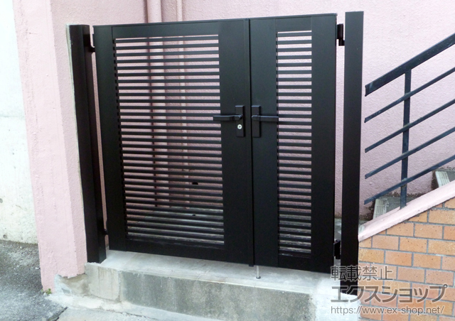 千葉県柏市のの門扉 ライシス門扉 1型 細横桟 両開き親子 柱使用 施工例