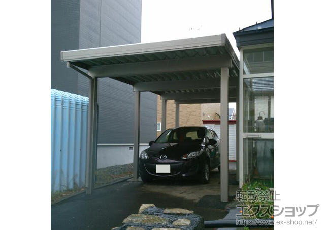 北海道札幌市のLIXIL リクシル（トステム）のカーポート テリオスポートIII 4500 奥行延長 角柱8本柱 積雪〜150cm対応 施工例