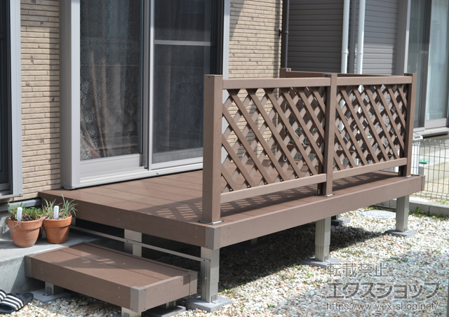 静岡県浜松市ののウッドデッキ リウッドデッキ 200＋独立式リウッドステップ 2型　1セット 施工例