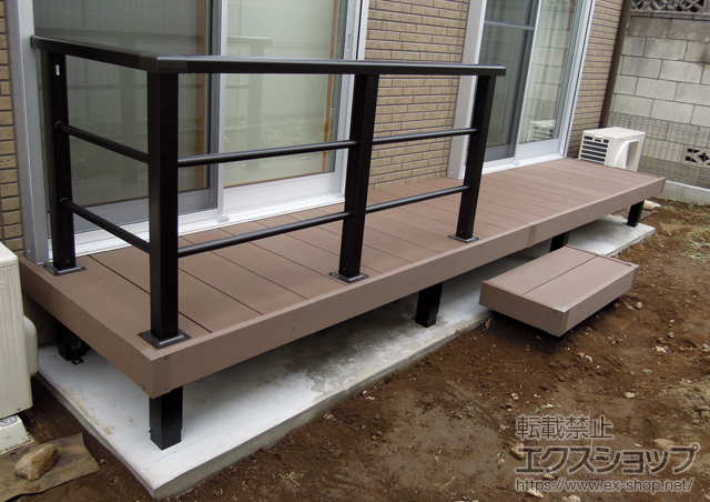 埼玉県さいたま市ののウッドデッキ リウッドデッキ 200＋独立式 リウッドステップ 2型＋シンプルモダンデッキフェンス 2型（横格子2本タイプ） 施工例