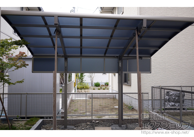 宮城県仙台市のLIXIL リクシル（トステム）のカーポート カーブポートシグマIII 積雪〜20cm対応＋サイドパネル＋屋根材ホルダー 50タイプ用 1セット＋収納式物干し 標準タイプ 2本入り×1セット＋着脱式サポート 標準 1本入り×2セット 施工例