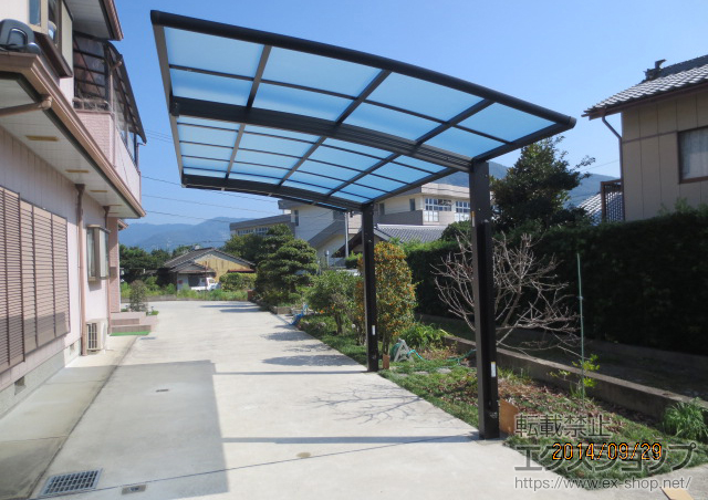 徳島県美馬市ののカーポート レイナポートグラン　積雪〜20cm対応＋着脱式サポート 標準・ハイルーフ兼用(2本入り) 施工例