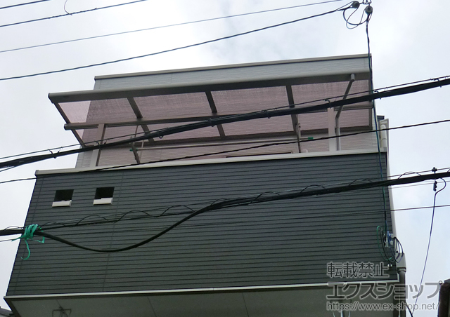 大阪府大阪市のLIXIL リクシル（トステム）のバルコニー・ベランダ屋根 ライザーテラスII F型 屋根タイプ 単体 積雪〜20cm対応＋吊り下げ式物干し(2本入り) 施工例