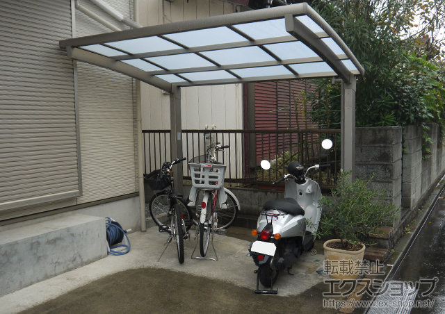 埼玉県川口市のLIXIL リクシル（トステム）のサイクルポート・駐輪場 カーブポートシグマIII ミニ 積雪〜20cm対応 施工例