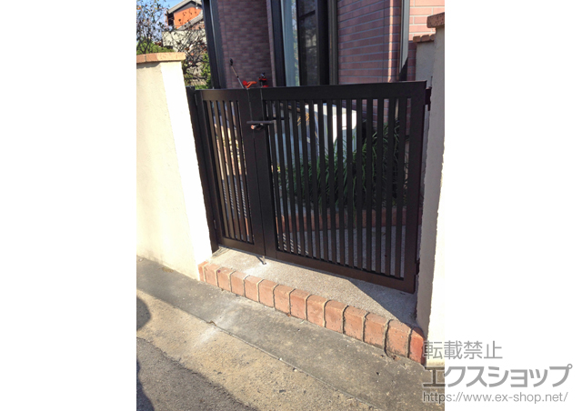 三重県津市のの門扉 プレスタ門扉 4型 縦桟 両開き親子 柱使用 施工例