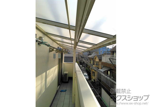 東京都品川区のLIXIL リクシル（トステム）のバルコニー・ベランダ屋根 ライザーテラスII F型 屋根タイプ 連棟 積雪〜20cm対応 施工例
