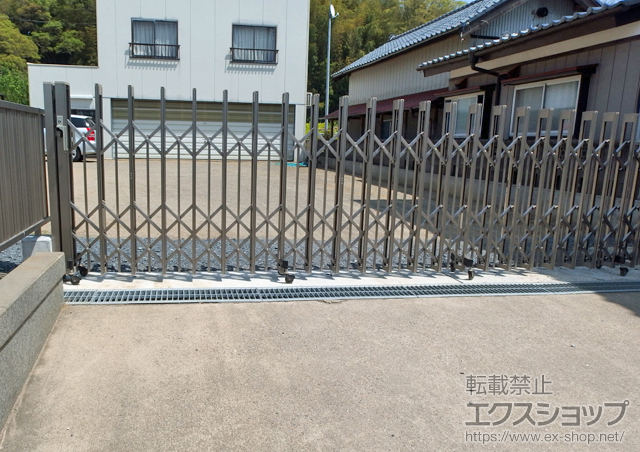 茨城県鉾田市ののカーゲート アルシャインII PG型R(ペットガード) Aタイプ ノンレール 片開き 590S 施工例