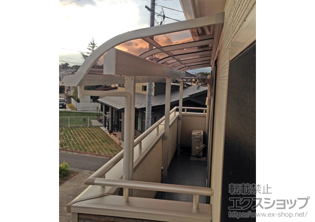 福島県須賀川市のLIXIL リクシル（トステム）のバルコニー・ベランダ屋根 ライザーテラスII R型 1500 屋根タイプ 連棟 積雪〜50cm対応 施工例