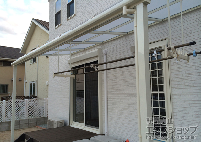 兵庫県宝塚市のLIXIL リクシル（トステム）のテラス屋根 ライザーテラスII R型 テラスタイプ 単体 積雪〜20cm対応＋吊り下げ物干し 施工例