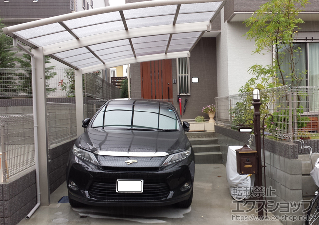 神奈川県横浜市ののカーポート レイナポートグラン　積雪〜20cm対応＋レイナポートグラン用 標準・ハイルーフ兼用 着脱式サポート (2本入り) 施工例