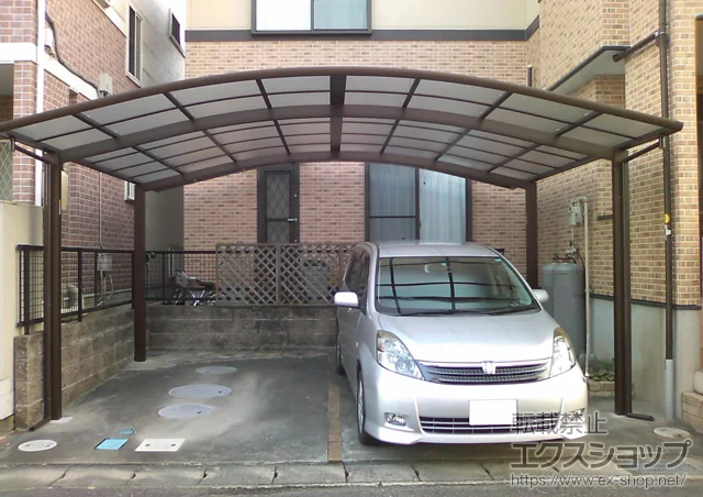 岐阜県瑞穂市のYKKAPのカーポート レイナツインポートグラン 積雪〜20cm対応 施工例