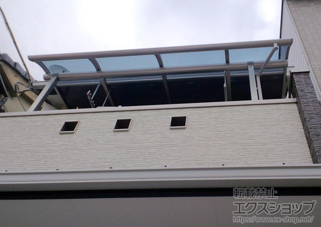 京都府京都市ののバルコニー・ベランダ屋根 プレシオステラス R型 屋根タイプ 単体 積雪〜20cm対応＋吊り下げ式物干し 施工例