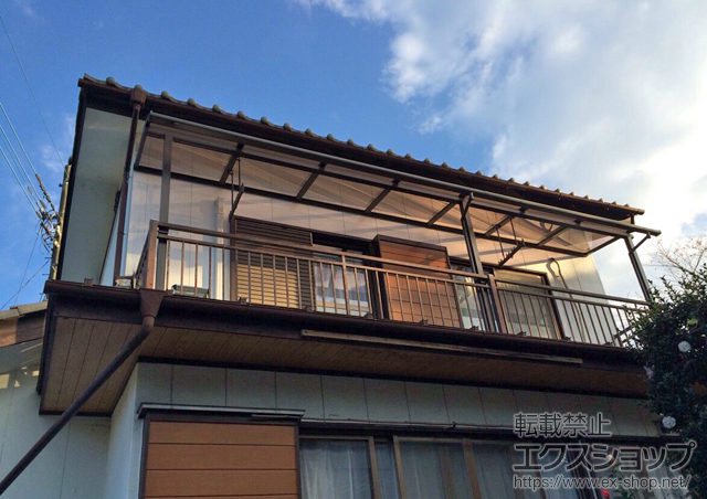 群馬県多野郡吉井町のLIXIL リクシル（トステム）のバルコニー・ベランダ屋根 ライザーテラスII R型 屋根タイプ 連棟 積雪〜20cm対応 施工例