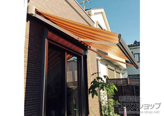 東京都日野市のLIXIL リクシル（トステム）のオーニング・日よけ 彩風S型 手動式＋クランクハンドルL=1,500用 施工例