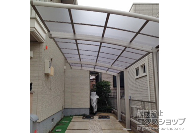 埼玉県川口市ののカーポート レイナポートグラン 延長　積雪〜20cm対応＋着脱式サポート 標準・ハイルーフ兼用(2本入り)＋着脱式サポート 標準・ハイルーフ兼用(1本入り) 施工例