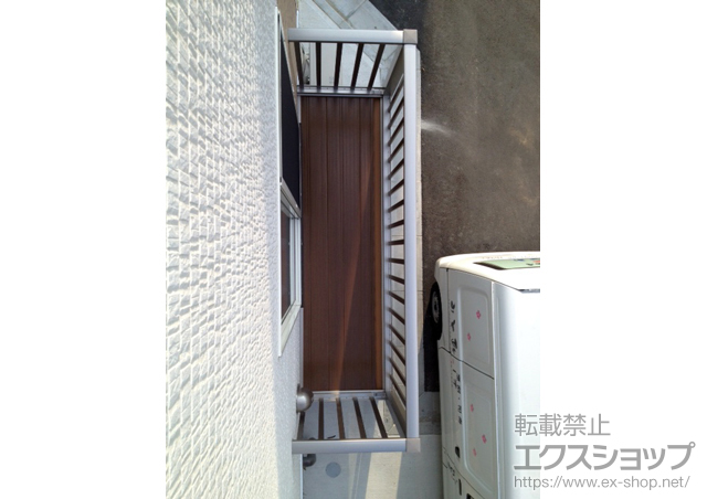 大阪府東大阪市のLIXIL リクシル（トステム）のバルコニー ビューステージHスタイル 縦太格子 単体 柱建て式 施工例