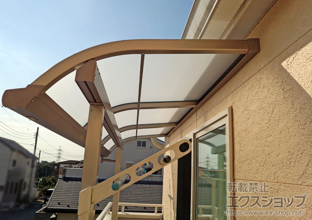 神奈川県綾瀬市のLIXIL リクシル（トステム）のバルコニー・ベランダ屋根 ライザーテラスII R型 屋根タイプ 単体 積雪〜20cm対応 施工例