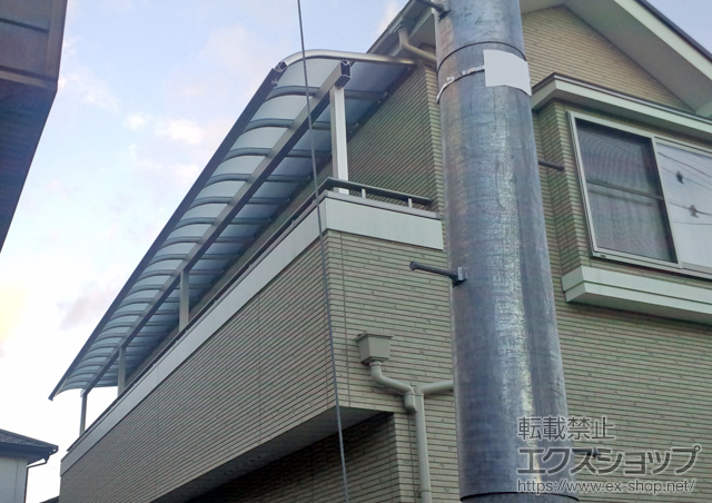 宮城県仙台市ののバルコニー・ベランダ屋根 ヴェクターテラス R型 1500 屋根タイプ 3連棟 積雪〜50cm対応＋物干しセット 吊り下げ式 標準 施工例