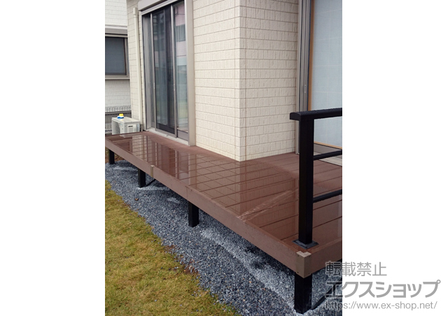 埼玉県吉川市ののウッドデッキ リウッドデッキ 200＋シンプルモダンデッキフェンス2型＜横格子2本タイプ＞ 施工例