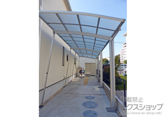 千葉県松戸市ののカーポート レイナポートグラン 縦連棟　積雪〜20cm対応＋着脱式サポート 標準・ハイルーフ兼用(2本入り) 施工例