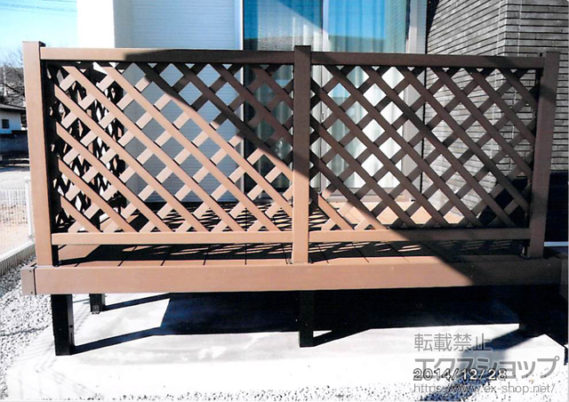 栃木県那須塩原市ののウッドデッキ リウッドデッキ 200＋リウッドデッキフェンス2型<ラチス格子タイプ>＋リウッドステップ5型 Sタイプ 2段×1 施工例