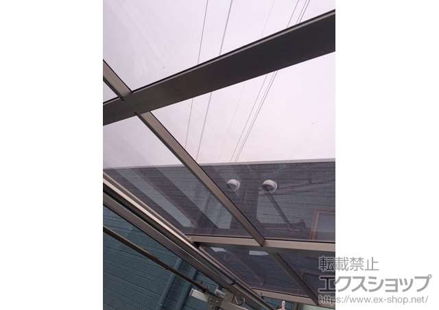 神奈川県厚木市のLIXIL リクシル（トステム）のバルコニー・ベランダ屋根 ライザーテラスII F型 屋根タイプ 単体 積雪〜20cm対応 施工例