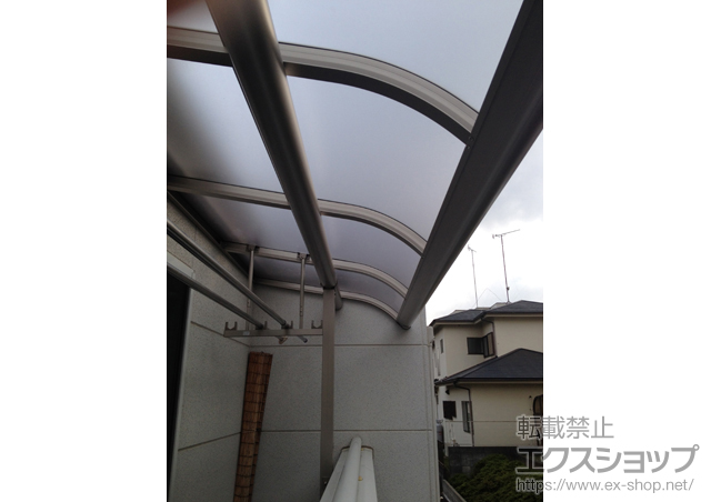 東京都多摩市ののバルコニー・ベランダ屋根 プレシオステラス R型 屋根タイプ 単体 積雪〜20cm対応＋吊り下げ式物干し 施工例