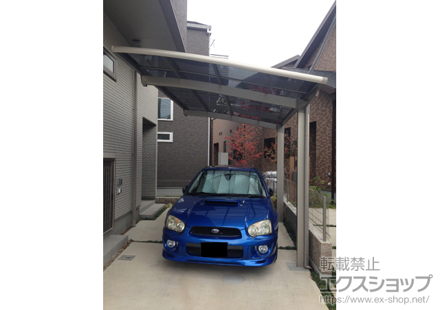 埼玉県川口市のLIXIL リクシル（トステム）のカーポート カーブポートシグマIII 積雪〜20cm対応＋着脱式サポート　ロング柱23仕様用　1本入り×2セット 施工例