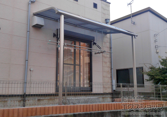 神奈川県足柄下郡湯河原町ののテラス屋根 プレシオステラス R型 テラスタイプ 単体 積雪〜20cm対応＋吊り下げ式物干し ロング※2本入り 施工例