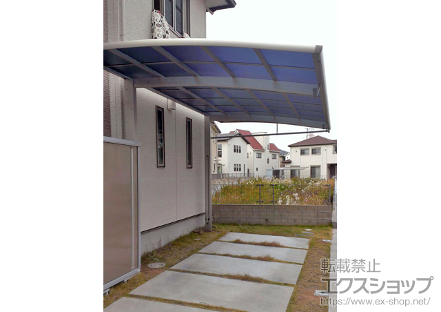 兵庫県加古川市ののカーポート レイナポートREグラン 前下がり 積雪〜20cm対応＋着脱式サポート 標準・ハイルーフ兼用 2本入り×1セット 施工例