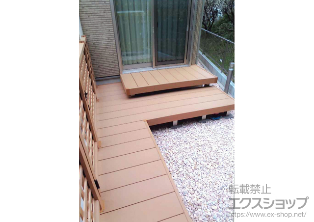 神奈川県横浜市ののウッドデッキ リウッドデッキ 200＋リウッドデッキフェンス1型＜井桁格子＞＋リウッドデッキ門扉1型＜井桁格子＞ 施工例