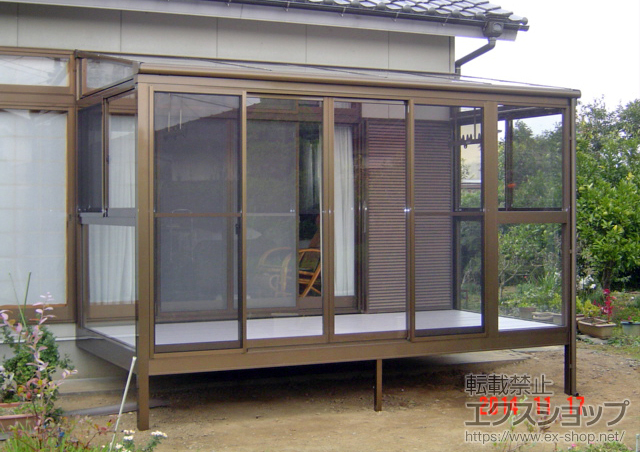 大分県宇佐市のLIXIL リクシル（トステム）のテラス囲い・サンルーム ほせるんですII F型 床納まり(ランマ無し) 積雪〜20cm対応 施工例