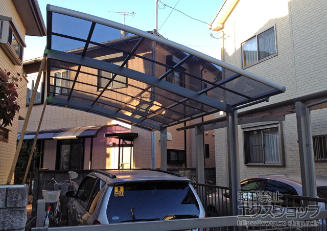 埼玉県川越市のLIXIL リクシル（トステム）のカーポート カーブポートシグマIII 積雪〜20cm対応 施工例