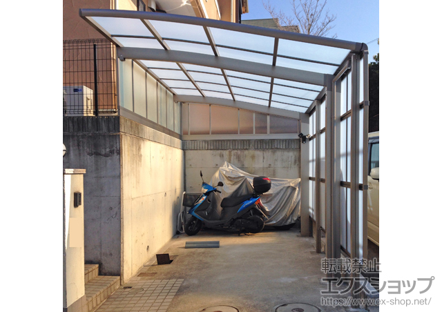 神奈川県横浜市のLIXIL リクシル（トステム）のカーポート カーブポートシグマIII 積雪〜20cm対応＋サイドパネル＋着脱式サポート柱 ロング柱23用 1本入×2セット 施工例