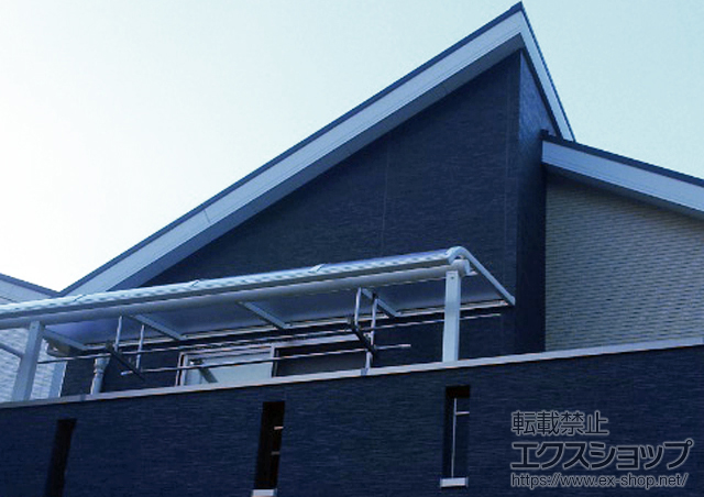 大阪府枚方市ののバルコニー・ベランダ屋根 ヴェクターテラス R型 屋根タイプ 単体 積雪〜20cm対応＋ヴェクターテラス R型用 標準 吊り下げ式物干し(2本入り) 施工例