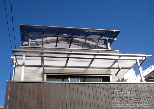 大阪府池田市のLIXIL リクシル（トステム）のバルコニー・ベランダ屋根 ライザーテラスII R型 屋根タイプ 単体 積雪〜20cm対応＋標準 吊り下げ式物干し(2本入り) 施工例