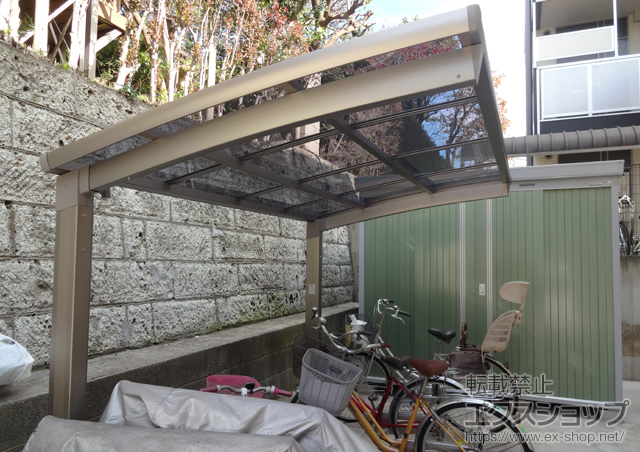 埼玉県さいたま市のLIXIL リクシル（トステム）のサイクルポート・駐輪場 カーブポートシグマIII ミニ 積雪〜20cm対応 施工例